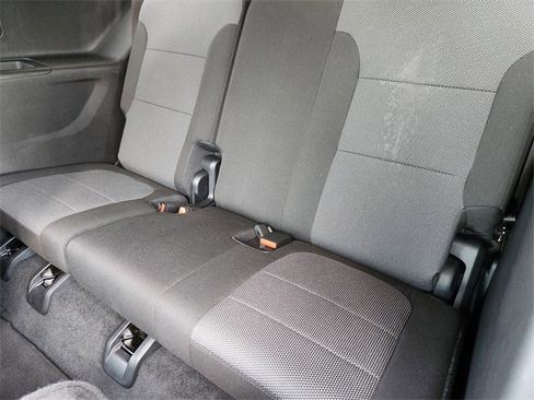 Used 2023 Chevrolet Traverse LT image 30