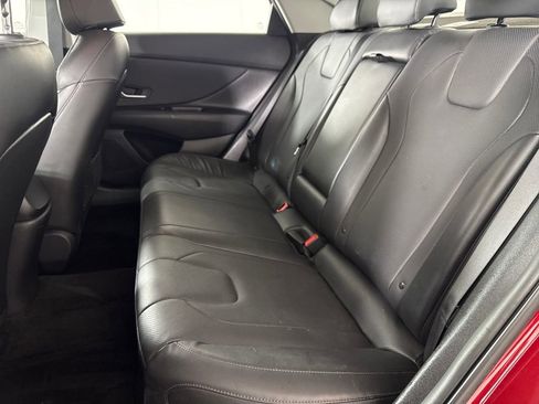 Used 2023 Hyundai Elantra Limited image 16