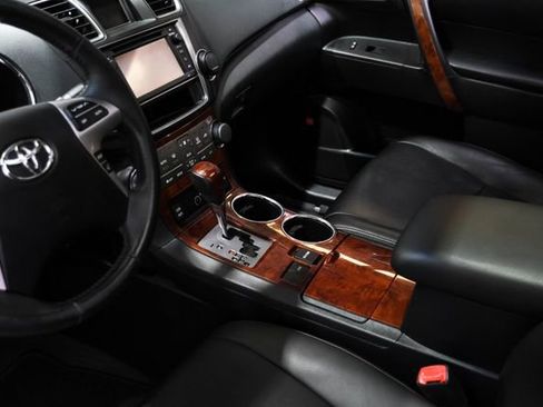 Used 2013 Toyota Highlander Limited image 30