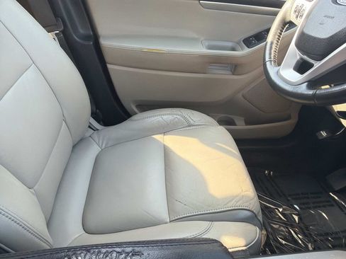 Used 2015 Ford Explorer XLT w/ Equipment Group 202A FWD image 13