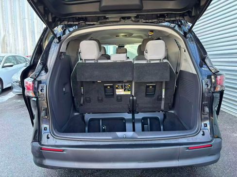Used 2021 Toyota Sienna LE image 7