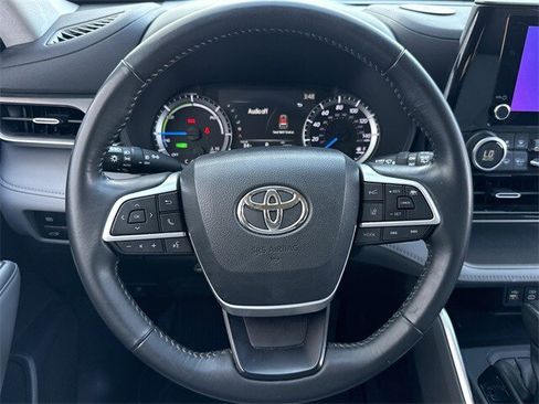 Used 2023 Toyota Highlander LE image 13