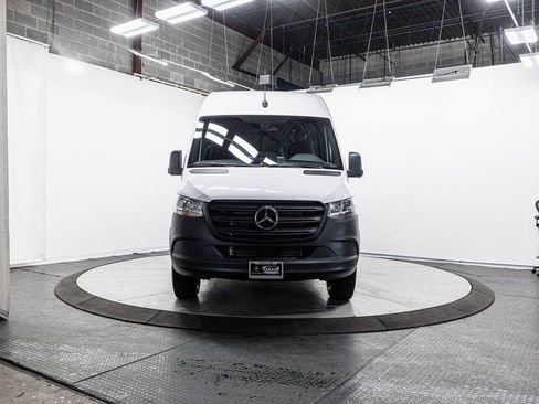 Used 2025 Mercedes-Benz Sprinter 2500 image 2