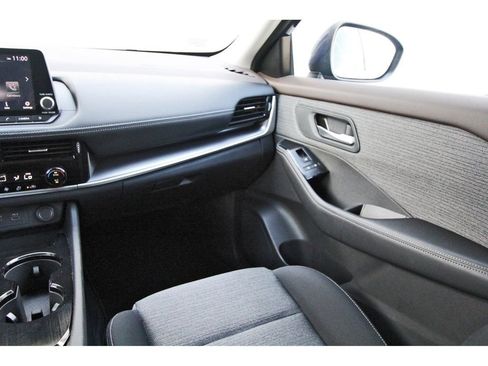Certified 2022 Nissan Rogue SV FWD image 10