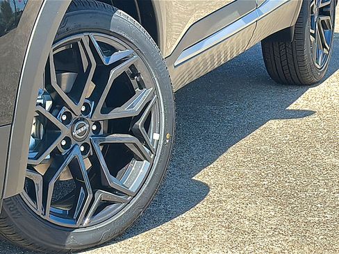 New 2026 Nissan Kicks SR image 3