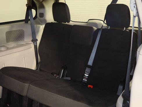 Used 2019 Dodge Grand Caravan SE image 18