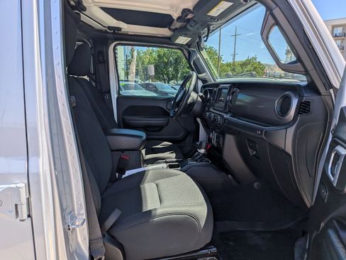 Used 2022 Jeep Gladiator Sport AWD/4WD image 34
