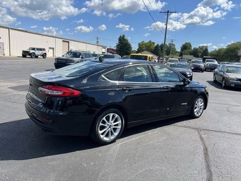 Used 2019 Ford Fusion SE image 6