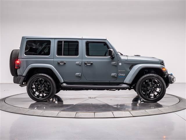 Used 2024 Jeep Wrangler Unlimited Sahara w/ Technology Group AWD/4WD image 6
