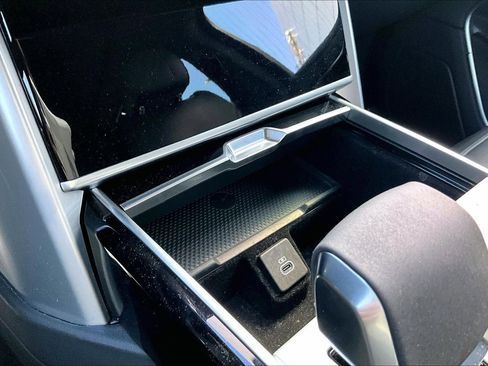 Used 2024 Land Rover Range Rover SE image 32