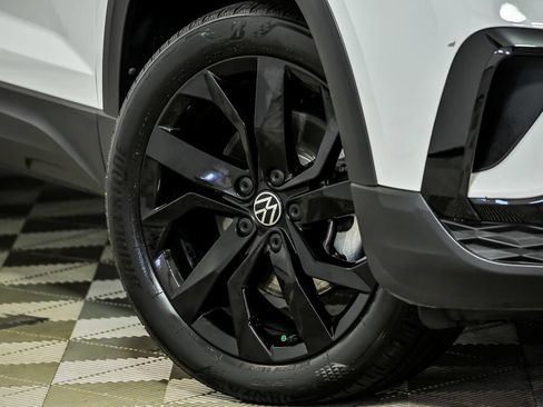 Certified 2023 Volkswagen Taos SE w/ Black Wheel Package FWD image 3