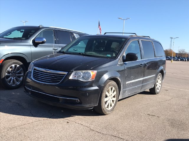 Used 2016 Chrysler Town & Country Touring FWD image 1
