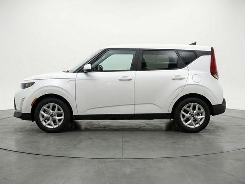 Used 2025 Kia Soul LX w/ LX Technology Package FWD image 5
