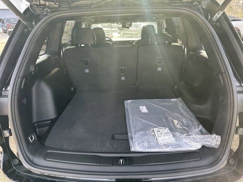New 2025 Jeep Grand Cherokee Altitude image 18