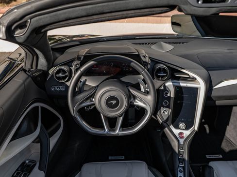 Used 2024 McLaren 750S image 9