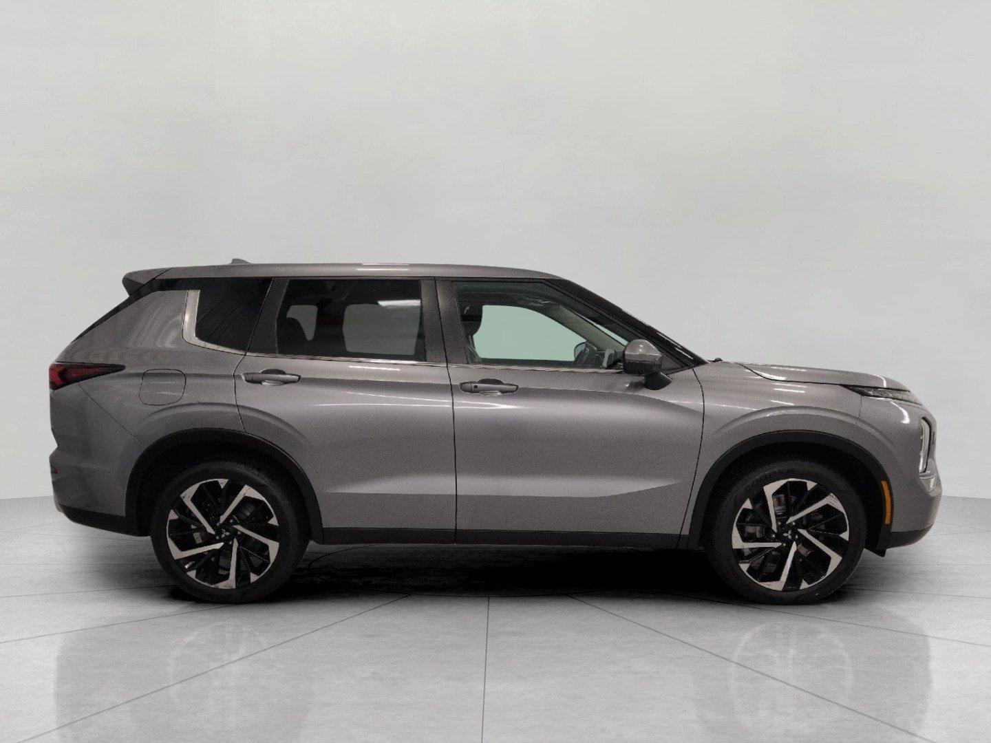 Used 2023 Mitsubishi Outlander SE AWD/4WD image 11