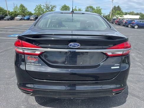 Used 2018 Ford Fusion SE w/ Equipment Group 201A FWD image 4