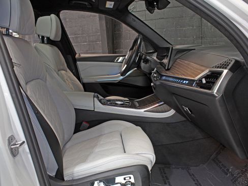 Used 2023 BMW X7 xDrive40i w/ Premium Package AWD/4WD image 55