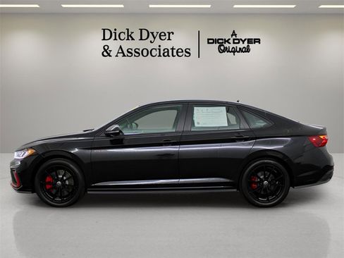 Used 2025 Volkswagen Jetta GLI Autobahn image 5