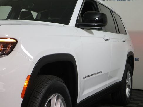 New 2025 Jeep Grand Cherokee L Laredo image 12