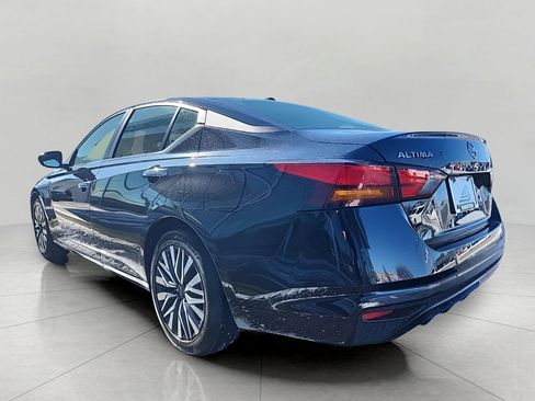 Used 2025 Nissan Altima 2.5 SV image 8
