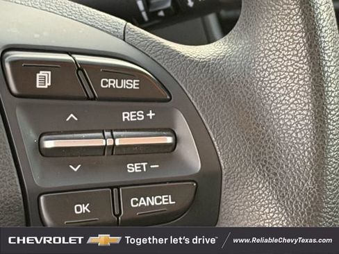 Used 2020 Hyundai Elantra SE FWD image 15