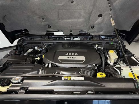 Used 2015 Jeep Wrangler Rubicon w/ Power Convenience Group AWD/4WD image 30