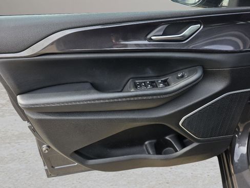 Used 2022 Jeep Grand Cherokee Altitude image 29