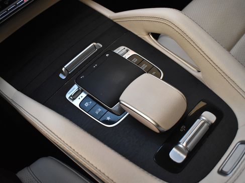 Used 2020 Mercedes-Benz GLS 450 4MATIC image 40