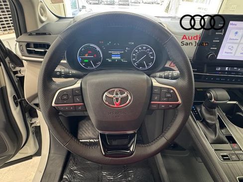Used 2021 Toyota Sienna Limited FWD image 22