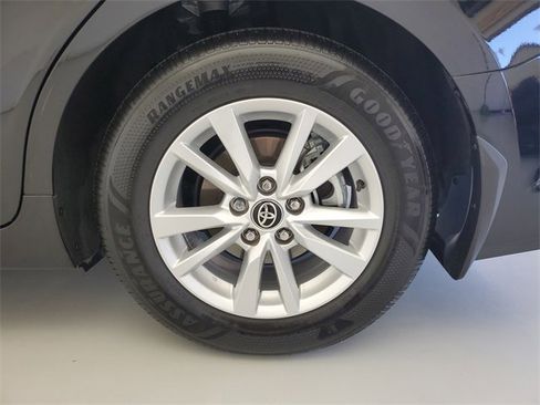 Used 2025 Toyota Camry LE image 12