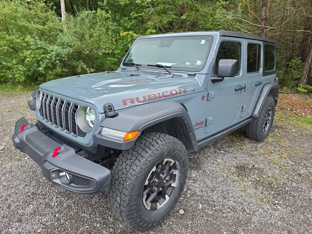 Used 2025 Jeep Wrangler Unlimited Rubicon AWD/4WD image 3