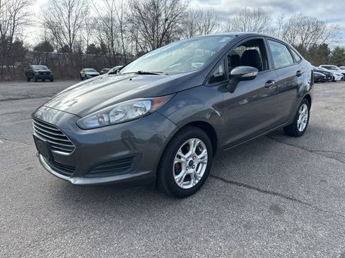 Used 2015 Ford Fiesta SE image 3