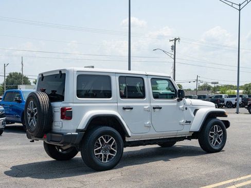 Certified 2025 Jeep Wrangler Unlimited Sahara AWD/4WD image 5