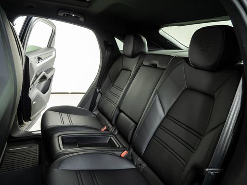 New 2026 Porsche Cayenne Coupe AWD/4WD image 22
