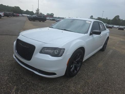 Used 2020 Chrysler 300 Touring w/ Sport Appearance Package RWD image 1