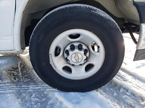 Used 2024 Chevrolet Express 2500 w/ Driver Convenience Package image 46