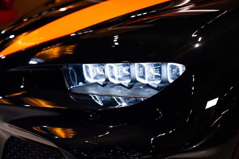 Used 2022 Bugatti Chiron Super Sport AWD/4WD image 11