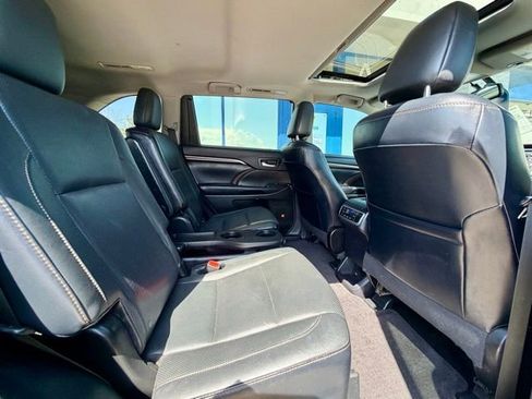 Used 2016 Toyota Highlander Limited image 24