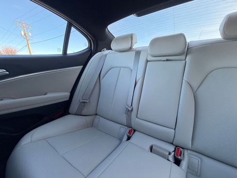 Used 2025 Genesis G70 2.5T image 39