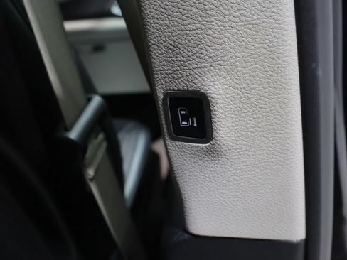 Used 2024 Chrysler Pacifica Touring-L FWD image 27