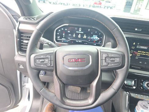 Used 2023 GMC Sierra 1500 AT4 w/ AT4 Premium Package AWD/4WD image 14