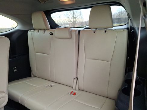 Used 2021 Toyota Highlander XLE image 10