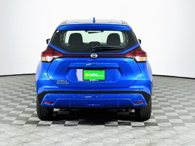 Used 2022 Nissan Kicks S FWD image 7