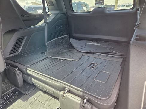 Used 2024 Chevrolet Tahoe Z71 w/ Luxury Package AWD/4WD image 9