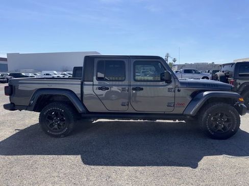 Used 2021 Jeep Gladiator Willys AWD/4WD image 4