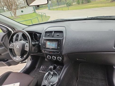 Used 2017 Mitsubishi Outlander Sport SE image 32