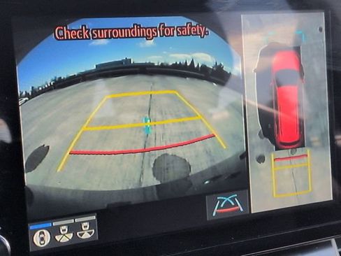 Certified 2022 Toyota Sienna Platinum image 23