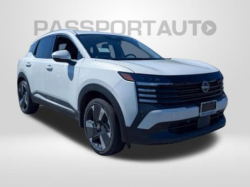 Used 2025 Nissan Kicks SR w/ SR Premium Package image 2