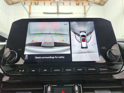 Used 2023 Nissan Pathfinder Platinum w/ Lighting Package (N93) image 31